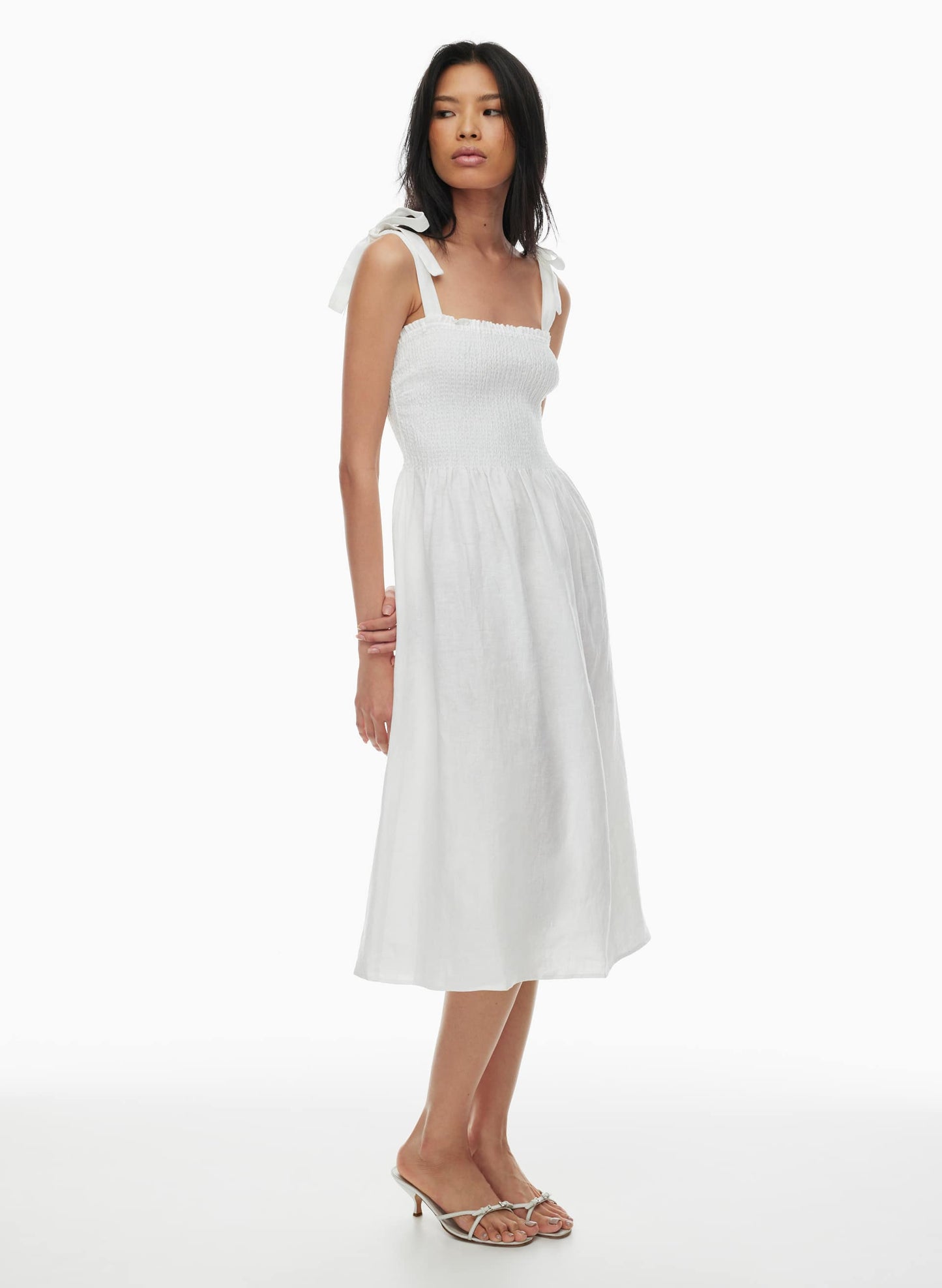 Vestido midi de linho orgânico franzido