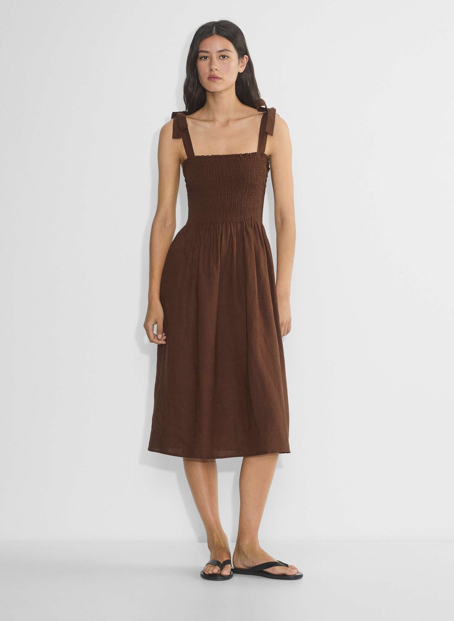 Vestido midi de linho orgânico franzido