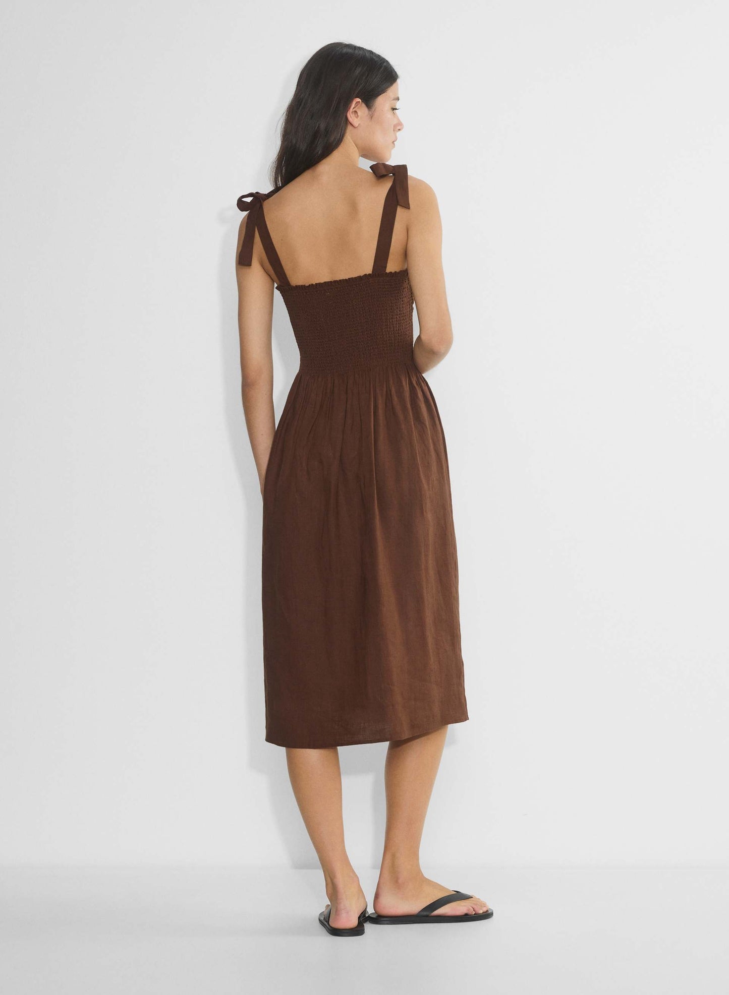 Vestido midi de linho orgânico franzido