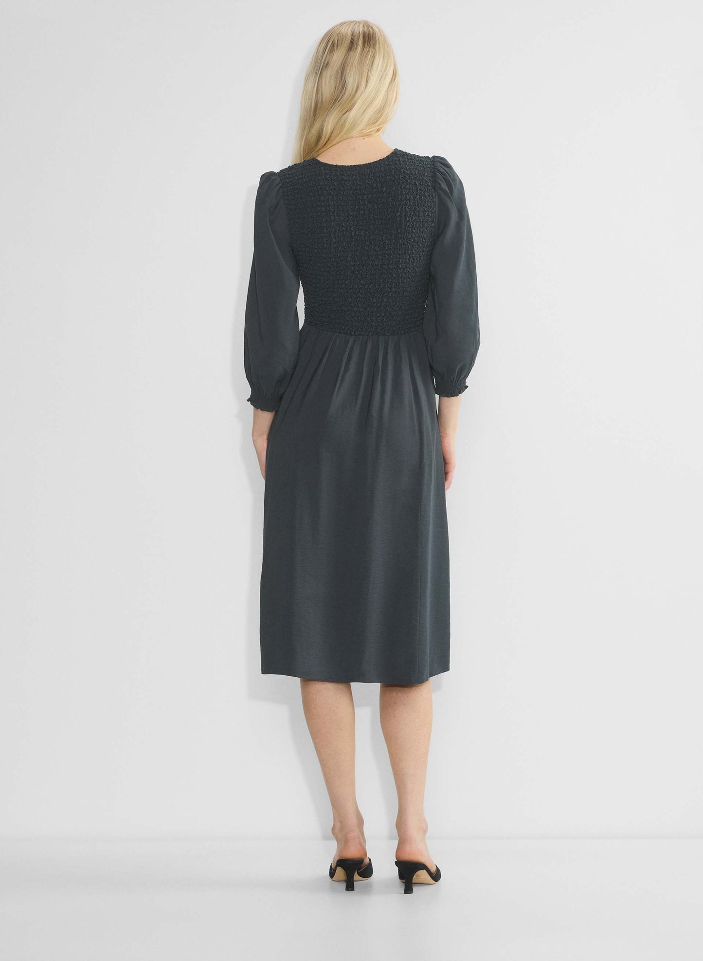 Vestido midi com decote em V