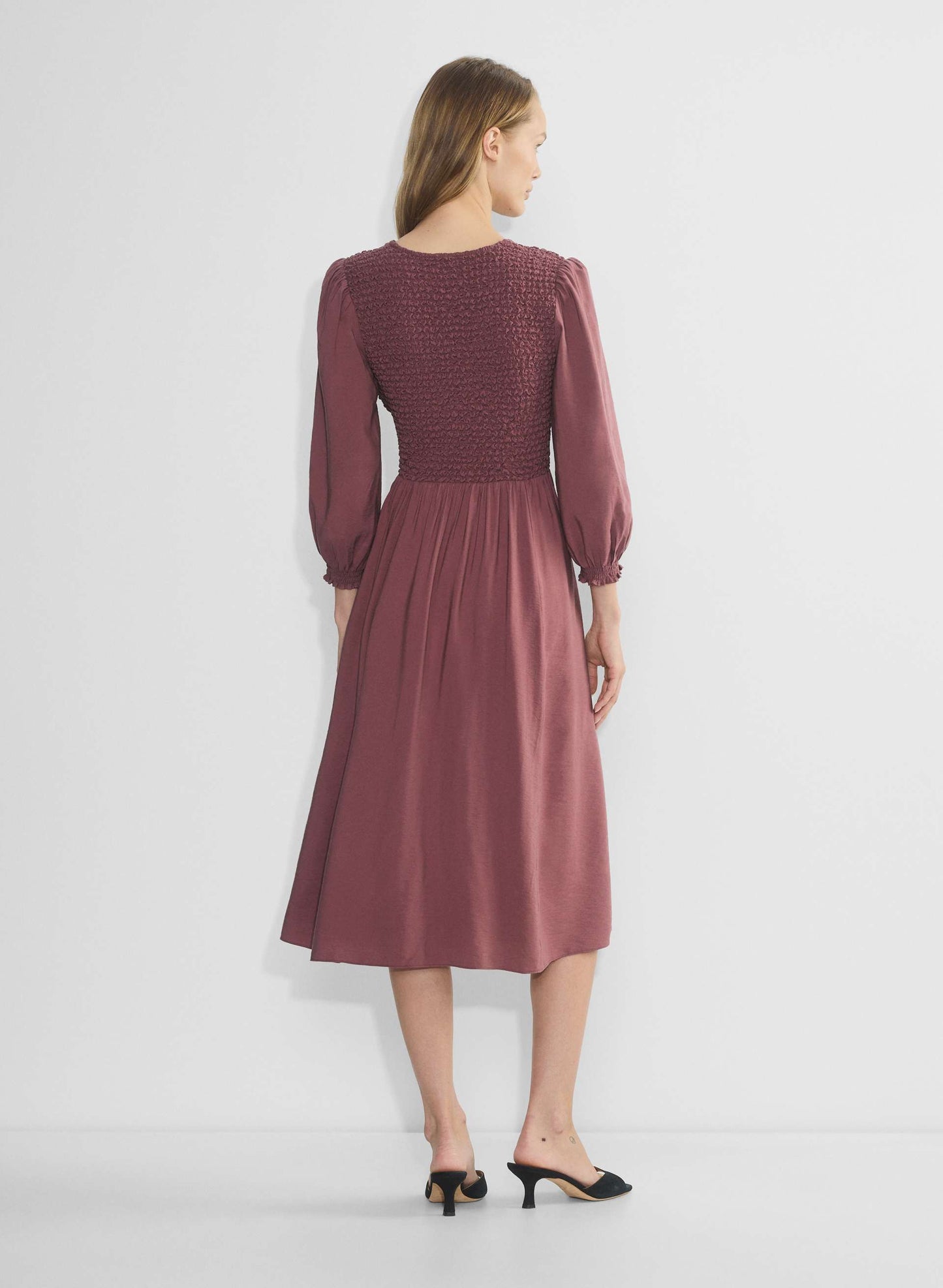 Vestido midi com decote em V