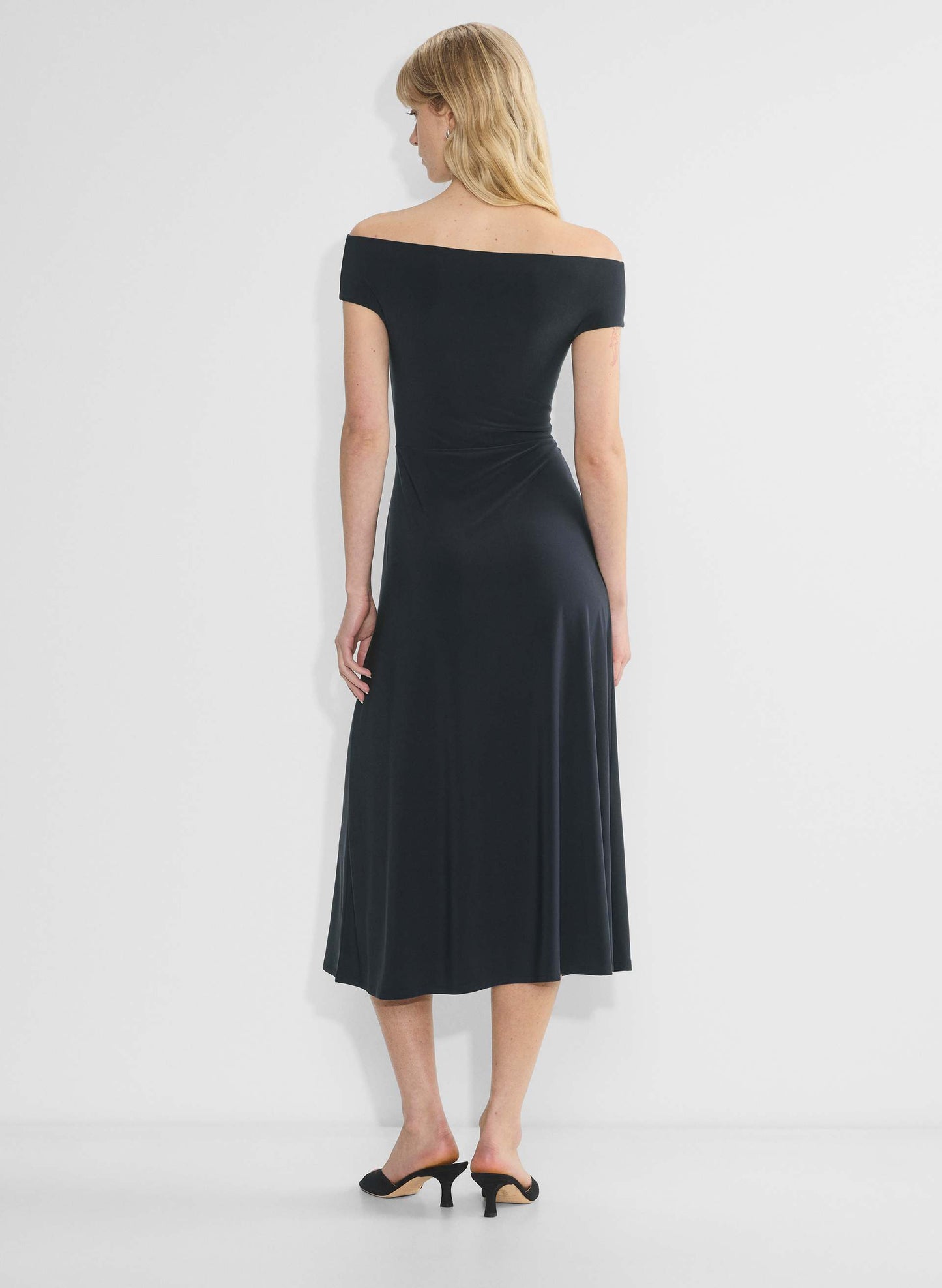 Vestido com símbolo de matéria lisa